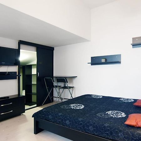 Bucharest Studio Luaran gambar