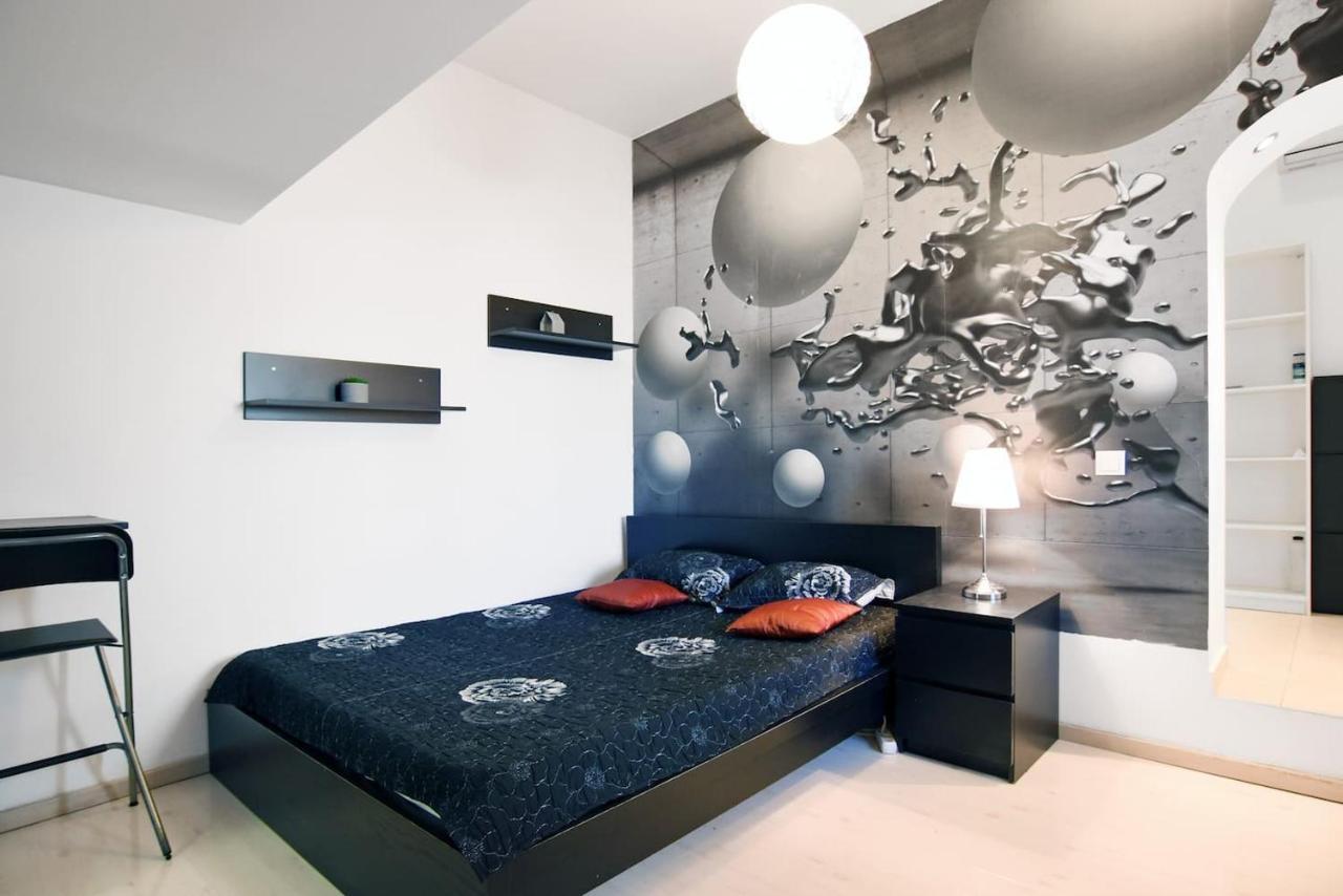 Bucharest Studio Luaran gambar