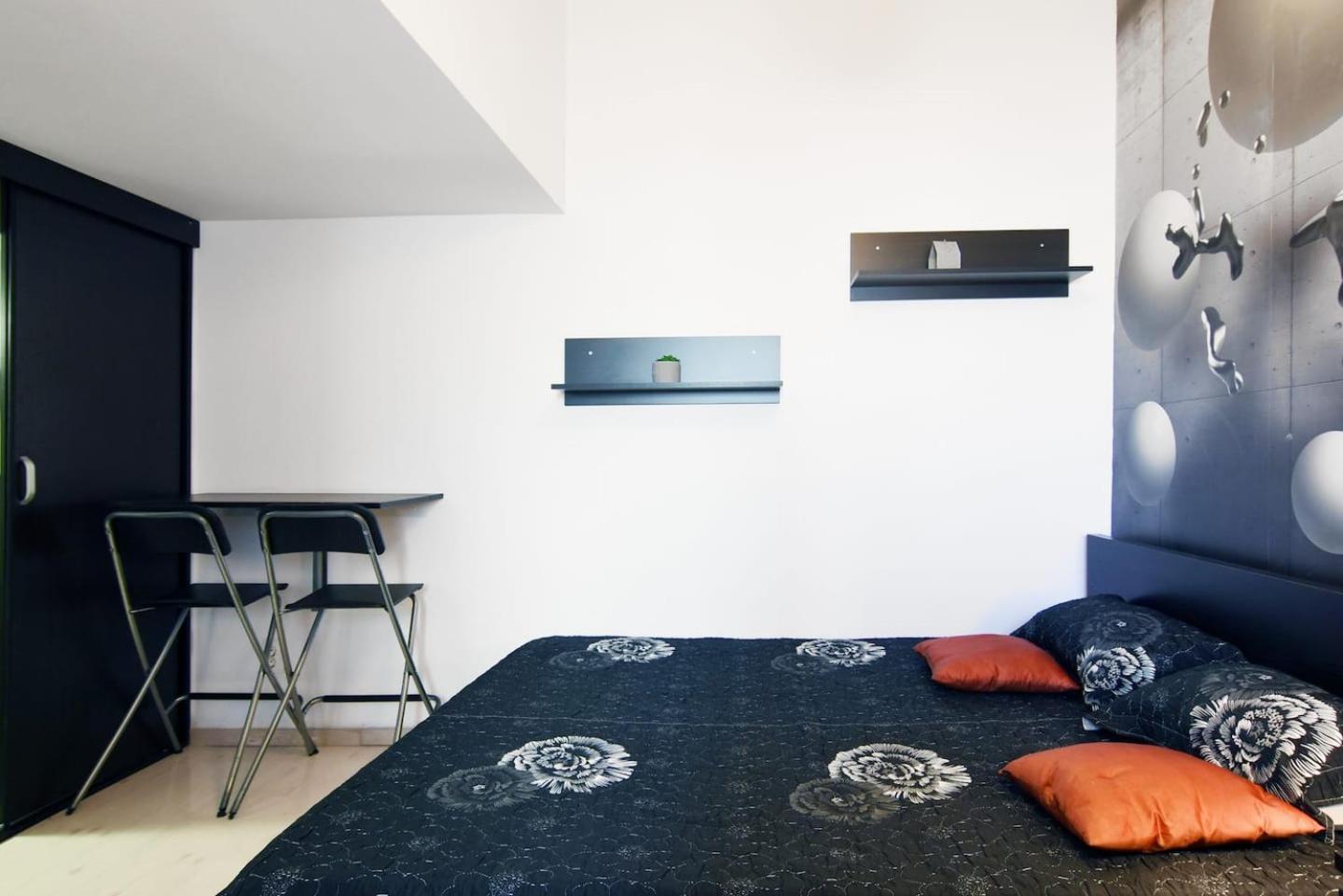 Bucharest Studio Luaran gambar