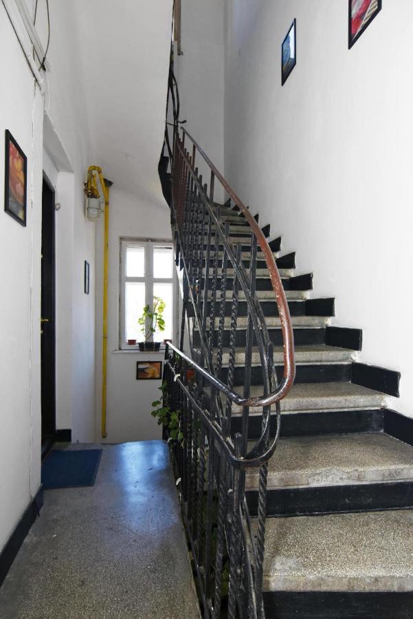 Bucharest Studio Luaran gambar