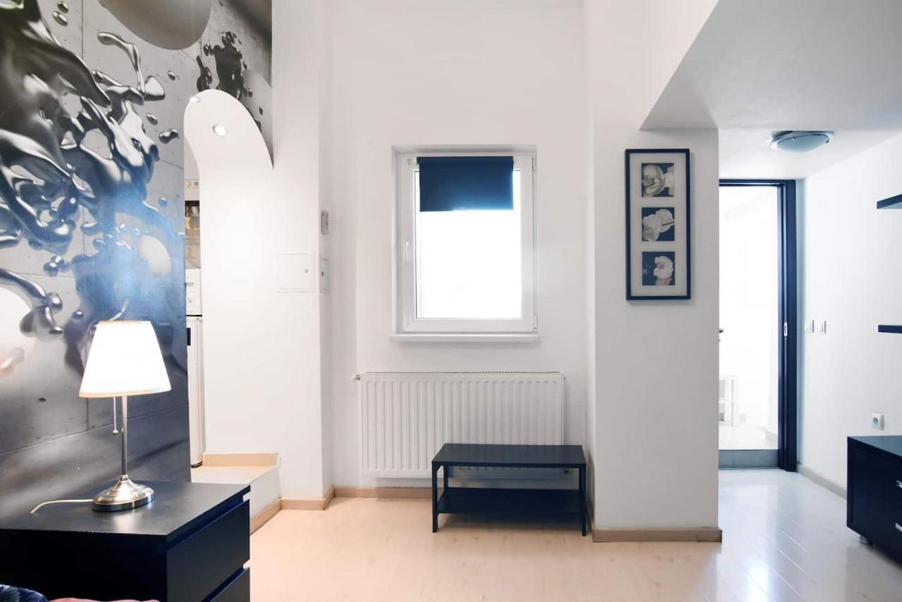 Bucharest Studio Luaran gambar