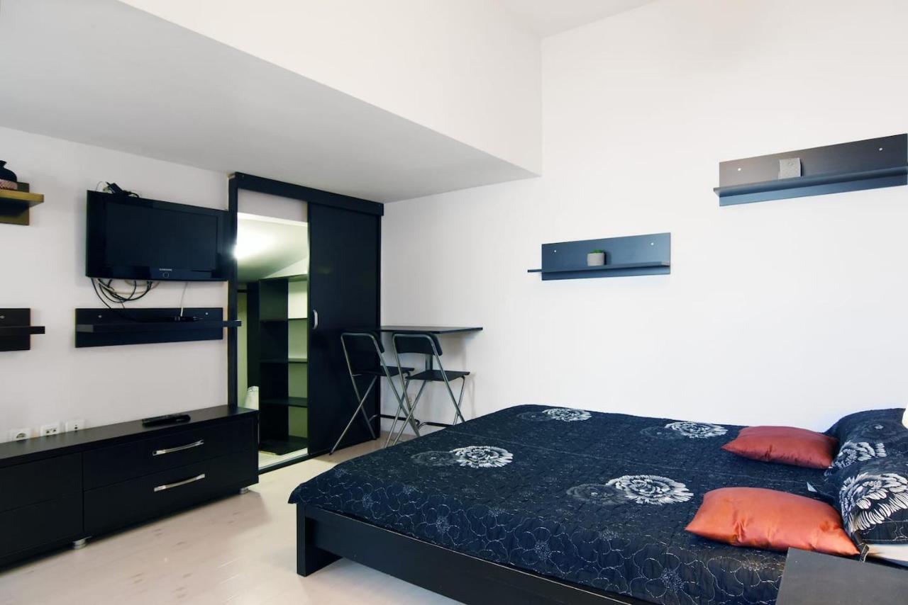 Bucharest Studio Luaran gambar