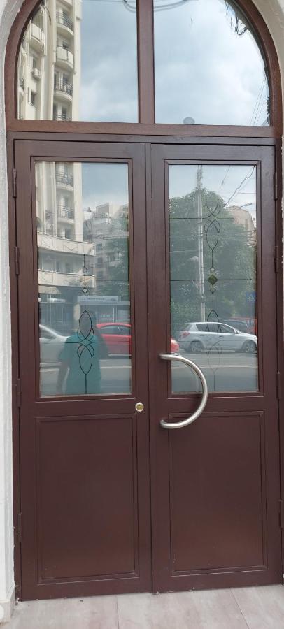 Bucharest Studio Luaran gambar